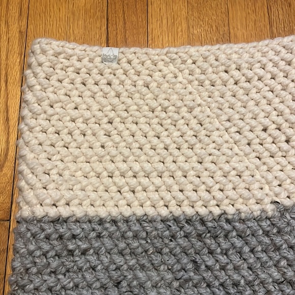 Knit Circle Scarf - Picture 2 of 4